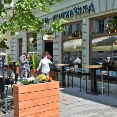 Piotrkowska Łódź: Gdzie zjeść? Restauracje na każdą kieszeń i okazję.