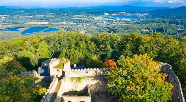 Jelenia Góra: Atrakcje, zamki, termy. Twój przewodnik po Karkonoszach