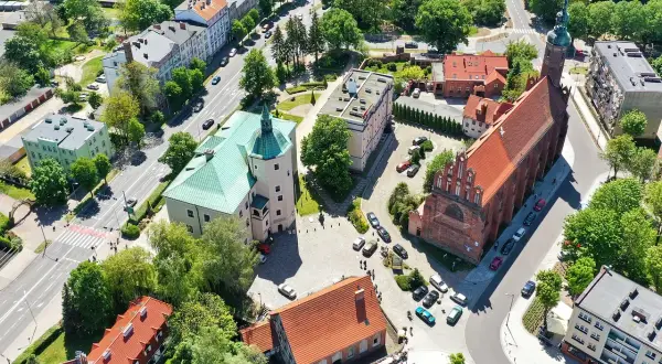 Słupsk atrakcje na weekend: zamek Książąt Pomorskich, kościół Mariacki i urokliwe kamienice. Idealne miejsce na spacer.