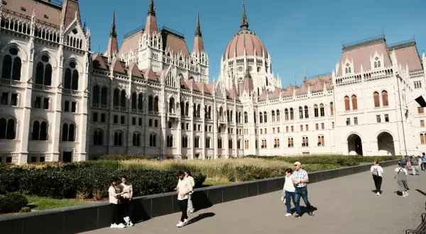 Spacer po Budapeszcie. Wspaniała architektura i piękne ceny w budapeszcie zachęcają do zwiedzania.