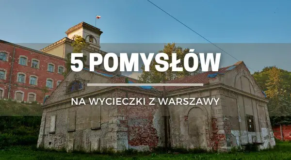 5 pomysłów na wycieczki z Warszawy. Stare budynki fabryczne, jeden z czerwoną cegłą, drugi zniszczony, na tle błękitnego nieba.