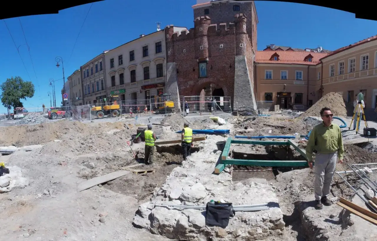 Lublin nietypowe atrakcje: archeolodzy odkrywają historię pod Bramą Krakowską.